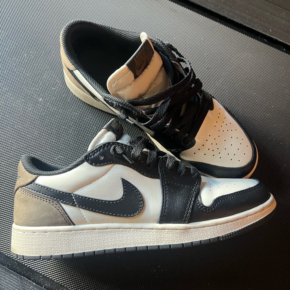 Jordan 1 Retro Low - Mocha